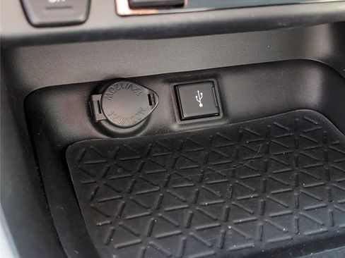 Used 2022 Toyota RAV4 XLE Premium AWD/4WD image 25