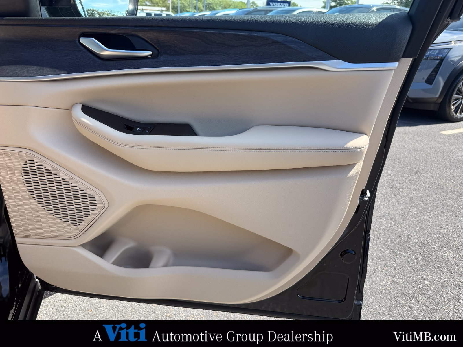 Used 2023 Jeep Grand Cherokee Limited AWD/4WD image 28