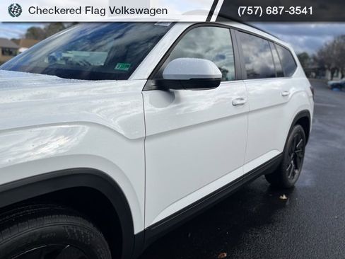 Used 2025 Volkswagen Atlas SE image 4