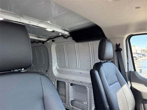 New 2025 Ford Transit 250 Low Roof RWD image 32