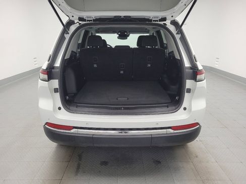 Used 2023 Jeep Grand Cherokee Laredo image 29