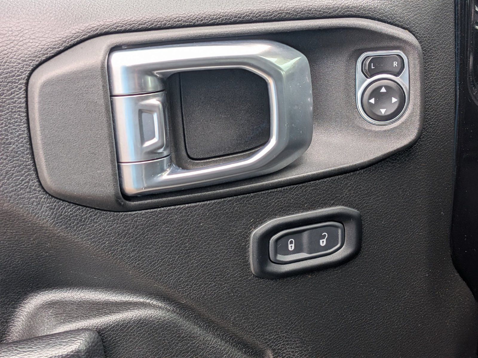 Used 2023 Jeep Wrangler Unlimited w/ Cold Weather Group AWD/4WD image 11