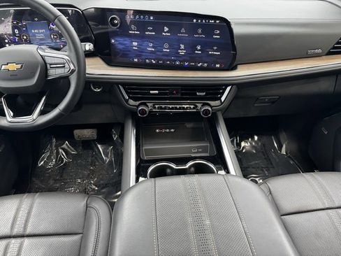 Used 2025 Chevrolet Tahoe High Country image 2