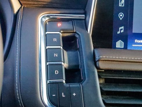 Used 2024 Chevrolet Suburban LT image 22