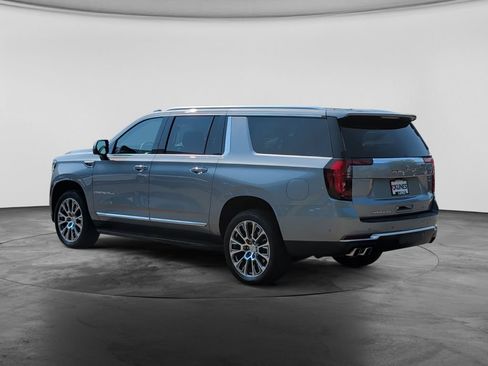 Used 2025 GMC Yukon XL Denali AWD/4WD image 5