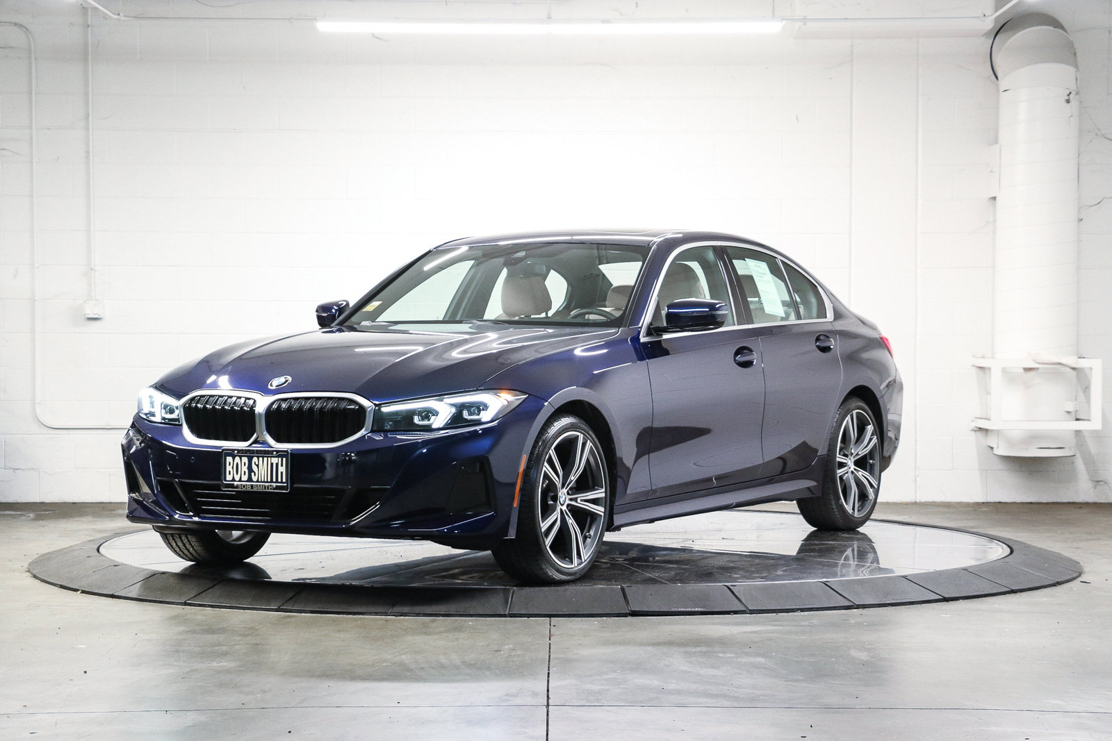 Certified 2024 BMW 330i Sedan w/ Convenience Package RWD image 3