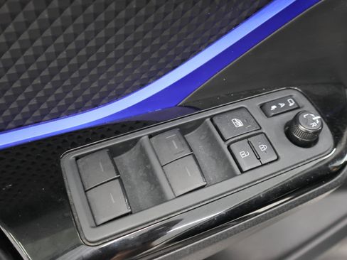 Used 2020 Toyota C-HR XLE FWD image 37