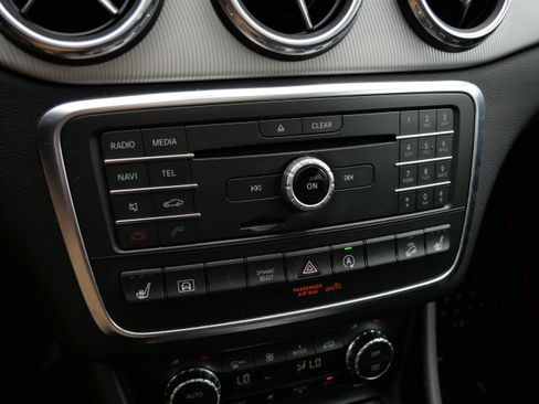Used 2017 Mercedes-Benz GLA 250 4MATIC image 31