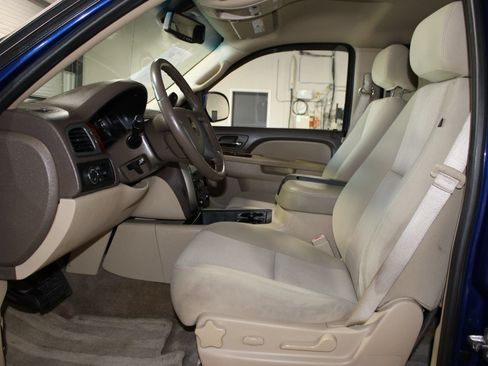 Used 2013 Chevrolet Avalanche LS RWD image 9