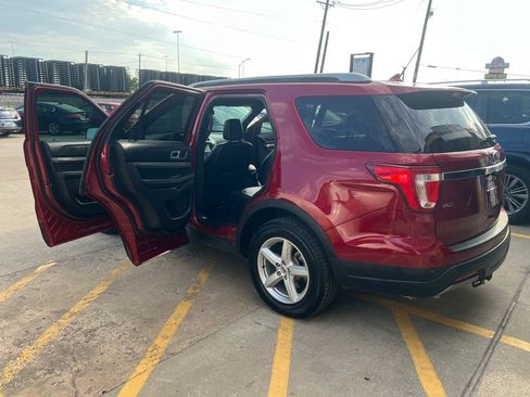 Used 2019 Ford Explorer XLT w/ Equipment Group 202A FWD image 11