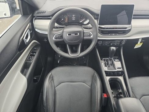 Used 2023 Jeep Compass Limited image 4