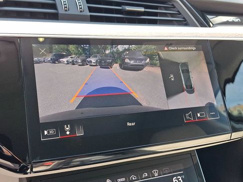 Used 2022 Audi e-tron Prestige AWD/4WD image 21