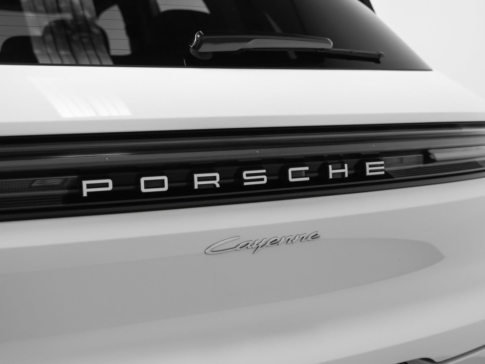 Certified 2024 Porsche Cayenne AWD/4WD image 18
