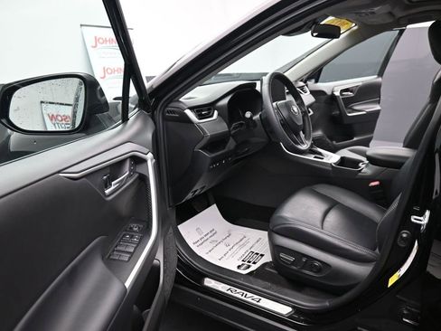 Used 2023 Toyota RAV4 XLE Premium image 17