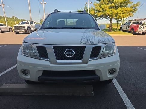 Used 2020 Nissan Frontier PRO-4X w/ Pro-4x Utility Package AWD/4WD image 3