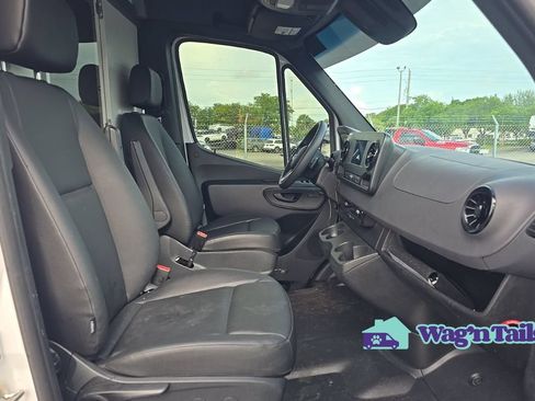 Used 2024 Mercedes-Benz Sprinter 2500 w/ Acoustic Package image 8