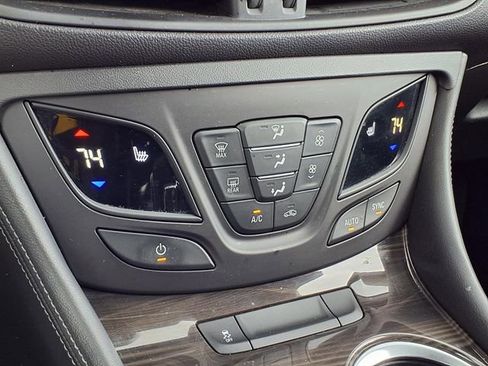 Used 2019 Buick Envision Essence FWD image 12