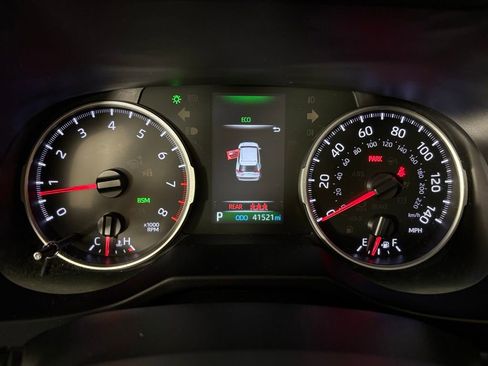 Used 2022 Toyota RAV4 XLE Premium AWD/4WD image 23