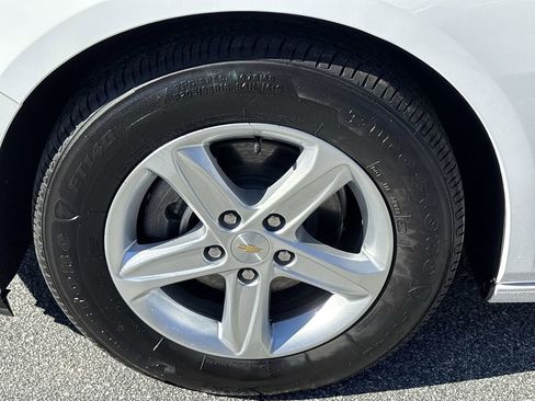 New 2025 Chevrolet Malibu LS image 32