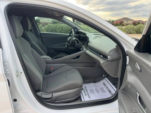 Used 2024 Hyundai Elantra SEL FWD image 26