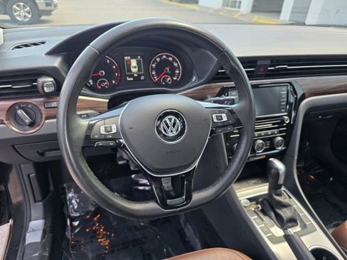 Used 2022 Volkswagen Passat 2.0T FWD image 18