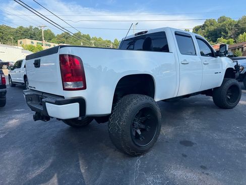 Used 2011 GMC Sierra 2500 Denali w/ Suspension Package, Off-Road AWD/4WD image 11
