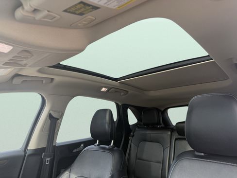 Used 2020 Ford Escape Titanium image 2