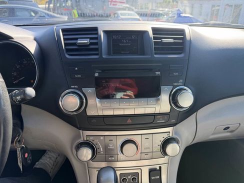 Used 2012 Toyota Highlander SE image 9