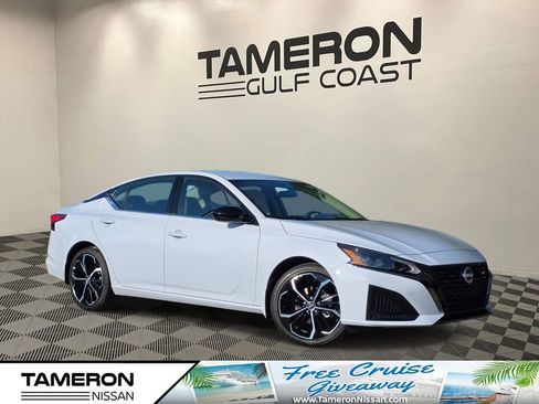 New 2025 Nissan Altima 2.5 SR w/ SR Premium Package FWD image 1