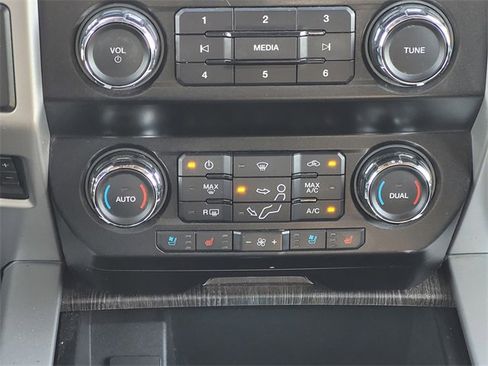 Used 2020 Ford F250 Lariat w/ Lariat Value Package image 15