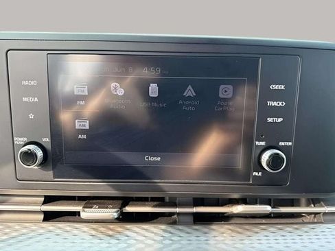 Used 2024 Kia Carnival LX FWD image 8