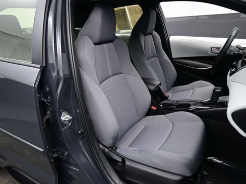 Used 2025 Toyota Corolla SE w/ SE Premium Package image 13