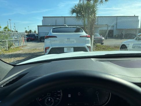 Used 2025 Genesis G70 2.5T image 34