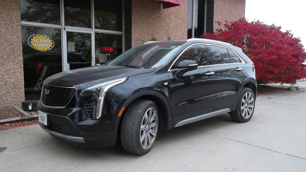 Used 2021 Cadillac XT4 Premium Luxury FWD image 1