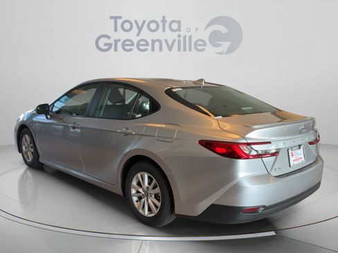 Used 2025 Toyota Camry LE w/ Convenience Package FWD image 4