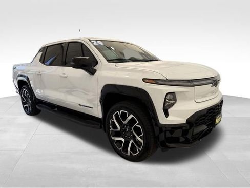 Used 2024 Chevrolet Silverado EV RST AWD/4WD image 8