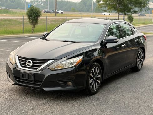 Used 2016 Nissan Altima 2.5 SL w/ 2.5 Technology Package FWD image 4