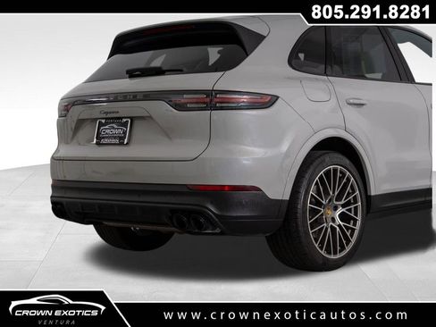 Used 2023 Porsche Cayenne Platinum Edition image 15