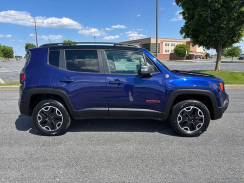 Used 2017 Jeep Renegade Trailhawk w/ Popular Equipment Group AWD/4WD image 6