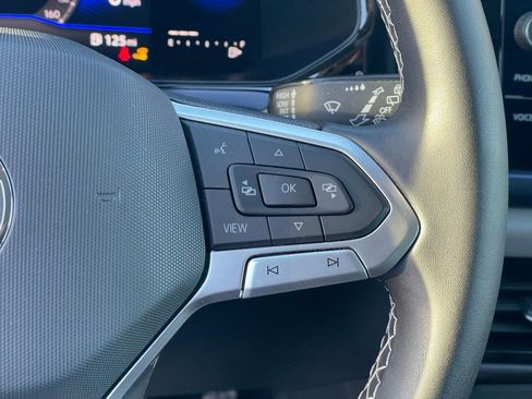 Certified 2022 Volkswagen Taos SE image 14