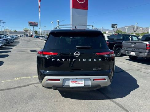 Used 2024 Nissan Pathfinder SL AWD/4WD image 10