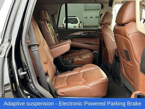 Used 2020 Cadillac Escalade Premium Luxury image 18