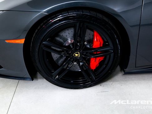 Used 2022 Lamborghini Huracan EVO RWD image 24