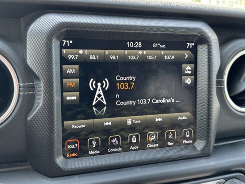 Used 2019 Jeep Wrangler Unlimited Sahara AWD/4WD image 24