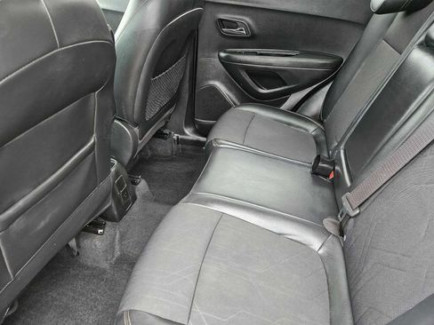 Used 2018 Chevrolet Trax LT w/ LT Convenience Package image 27