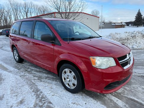 Used 2012 Dodge Grand Caravan SXT image 3