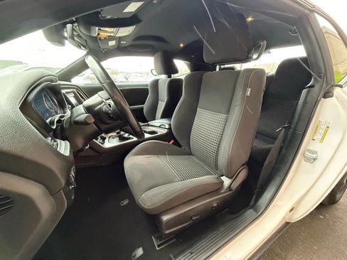 Used 2022 Dodge Challenger GT image 8