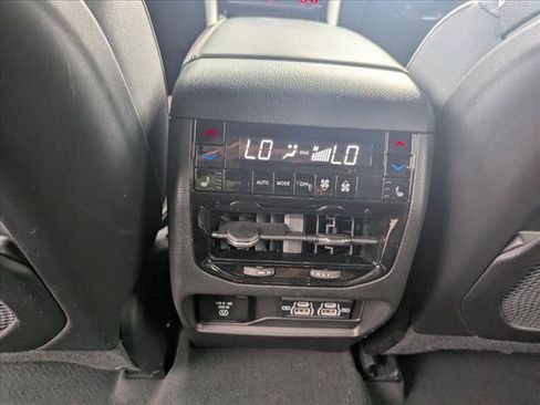 Used 2022 Jeep Grand Cherokee Summit w/ Advanced Protech Group IV AWD/4WD image 18