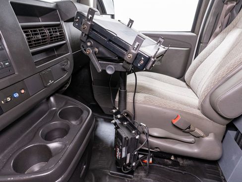 Used 2021 Chevrolet Express 2500 RWD image 18
