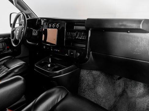 Used 2023 GMC Savana 2500 image 50